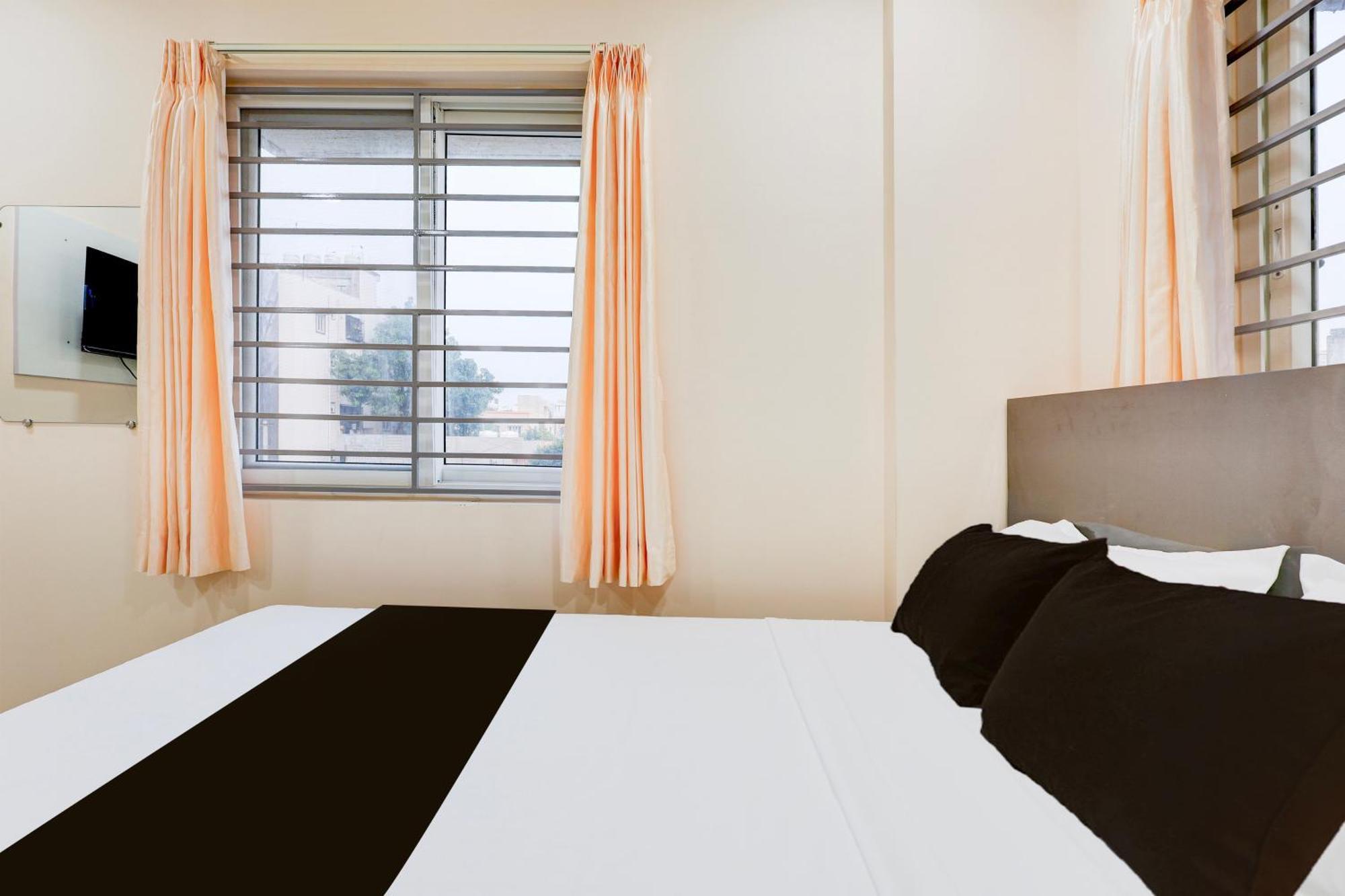 Super Townhouse Mvp Sector With Kailasagiri Hill View Pedda Waltair Екстериор снимка