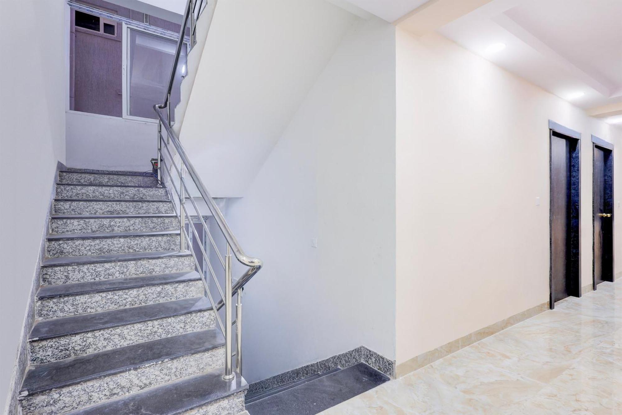 Super Townhouse Mvp Sector With Kailasagiri Hill View Pedda Waltair Екстериор снимка